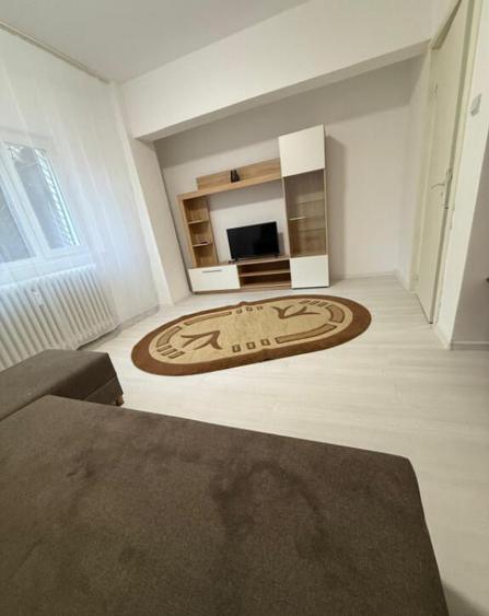 Garsoniera decomandata, 29,4 mp, zona 1 Mai - 4