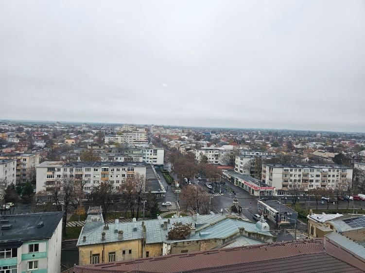 Apartament 2 cam decomandat Braila ultracentral  bl Turn  Unirii 72  sc A  et 10 - 2