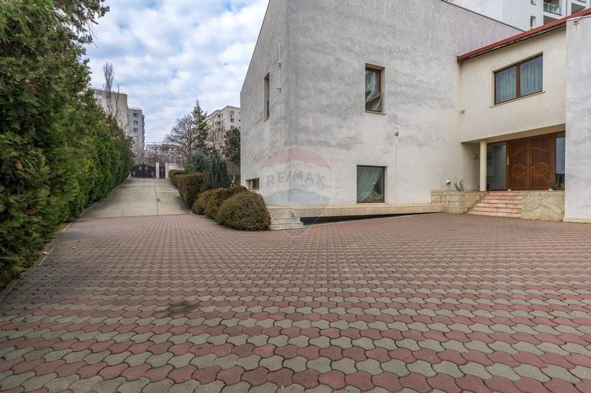 Vila eleganta, spatii generoase, finisaje premium, piscina, 3000mp - 37