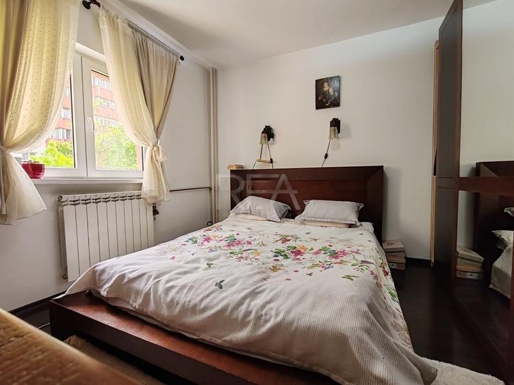 3 camere, decomandat, et 2/8, anvelopat- 13 Septembrie - 5