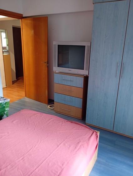 Inchiriez apartament cu 2 camere, decomandat, situat la etajul 1 al unui bloc aflat in imediata apropiere a Parcului Sebastian. - 13