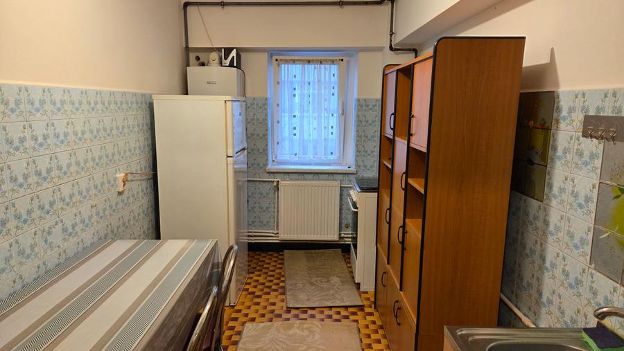 Dacia, ap. 2 camere, decomandat, etaj 2/4 - 7