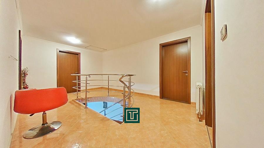 Casă impresionantă cu 15 camere, teren generos, piscină in Fantanele, Arad - 16