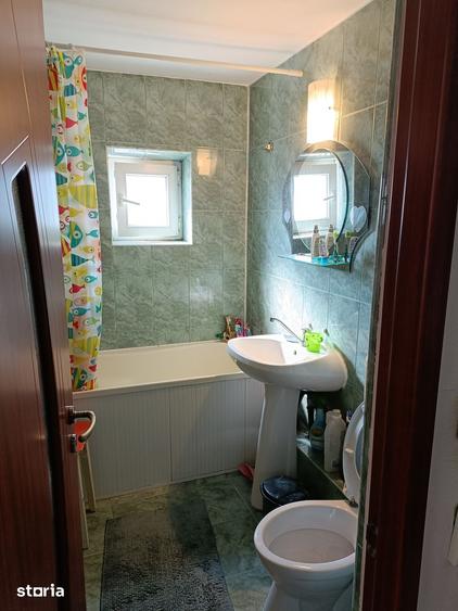 Apartament cu 3 camere semidecomandat în Exterior Vest