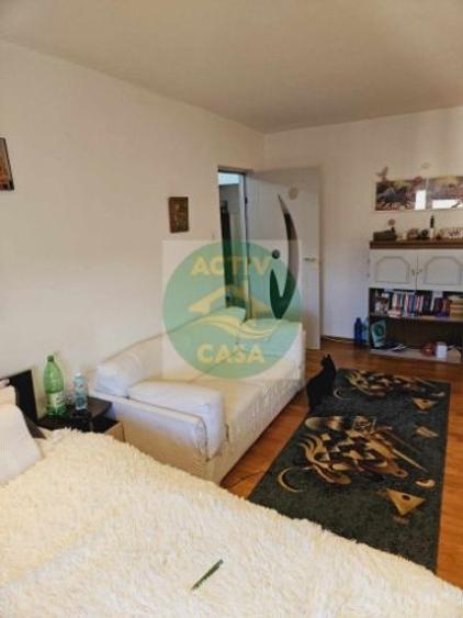 Apartament cu 3 camere decomandat în Roman - 8