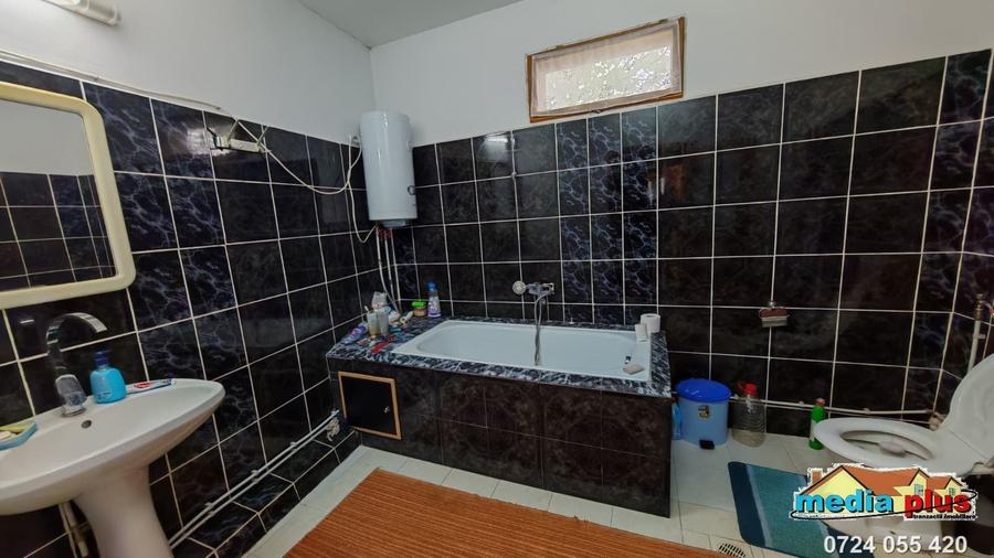 Casă individuală cu 4 camere cu Teren 2422 Mp în Foltești
