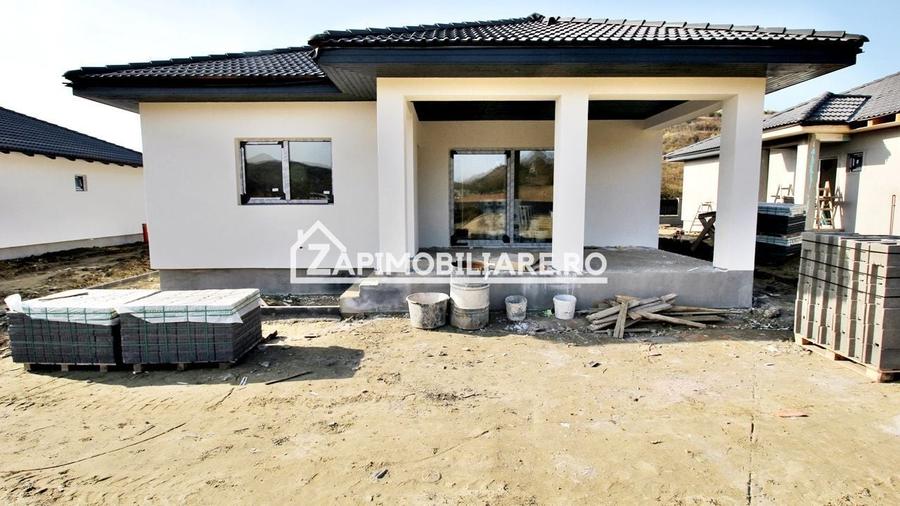 Casă la cheie pe 1 nivel 4cam. 2 bai,1 dresing 650 mp. teren - 4