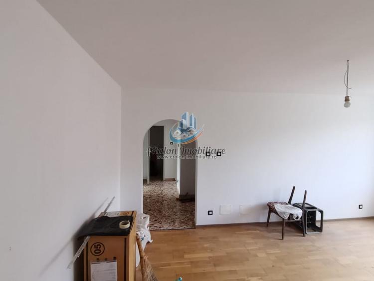 Ap. 3 camere semidecomandat, etaj 2, Piata Darmanesti - 6