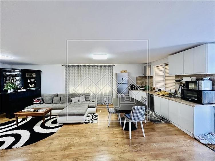 Casa individuala in Sura Mare cu 2 garaje, 2 terase si teren de 493 mp - 4