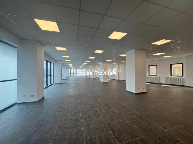 Spatiu Comercial 13200mp| Posibilitate Parcare | Lift | Cladire noua