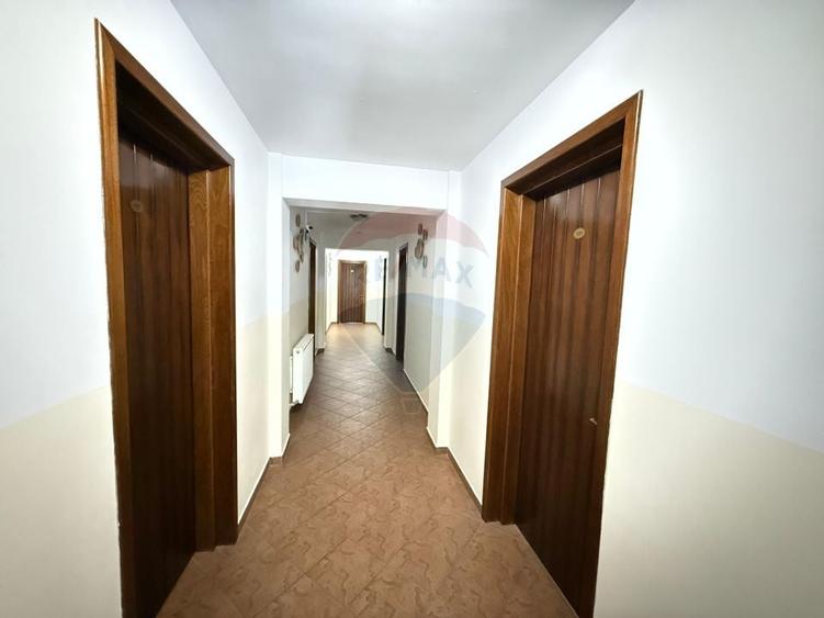 Pensiune cu 14 camere de vânzare Bucovina lângă pârtia Pojorata Malini - 14