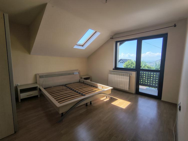 Casă individuală cu 4 camere cu Teren 796 Mp în Periferie