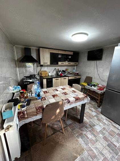 Casă cu 4 camere cu Teren 1070 Mp în Poiana