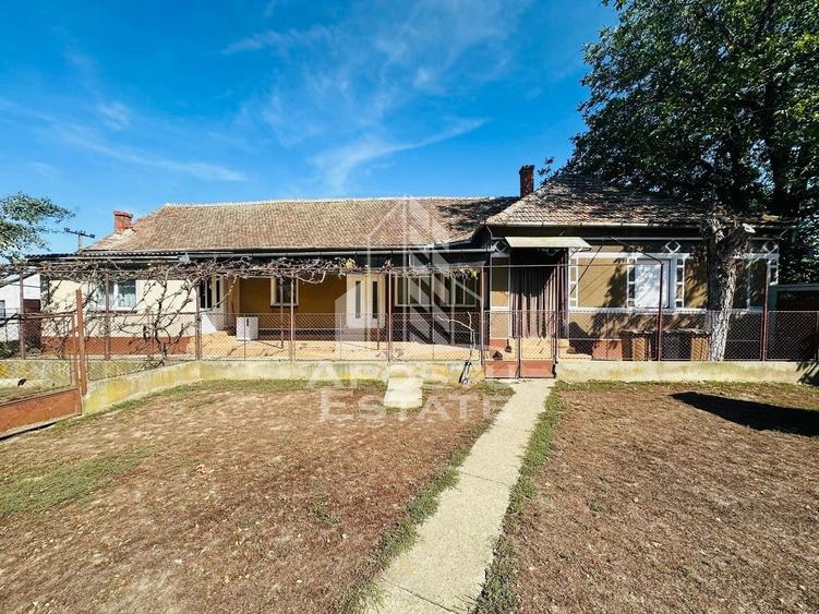 Casă individuală cu 5 camere cu Canalizare în Central
