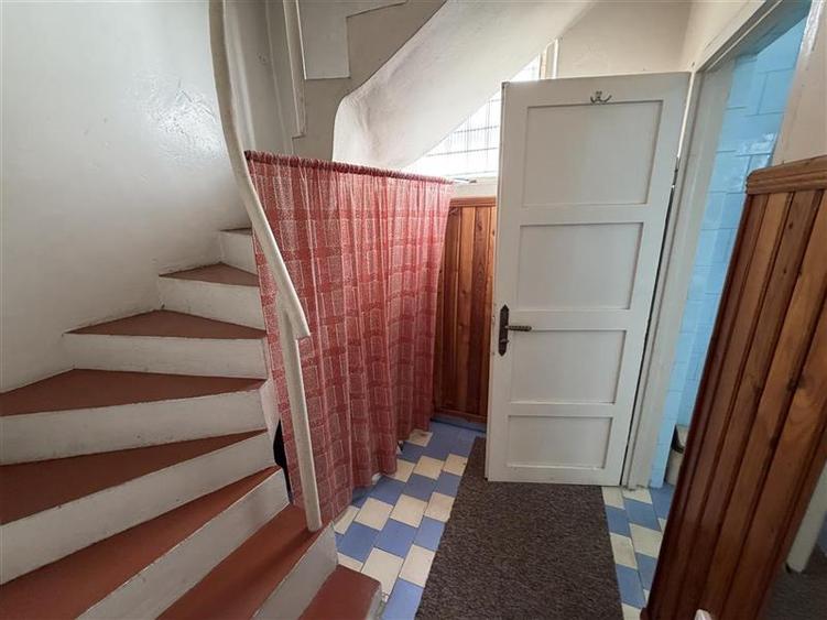 Casă individuală cu 4 camere cu Canalizare în Centrul Civic