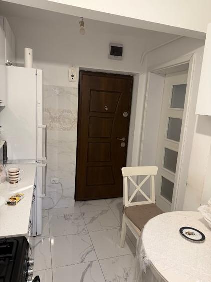 Apartament cu 4 camere semidecomandat în Central
