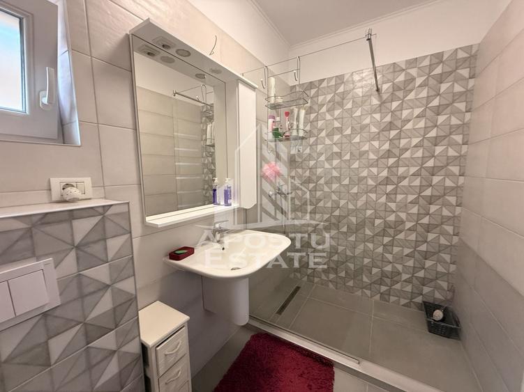 Casă individuală cu 5 camere cu Canalizare în Dumbrăvița