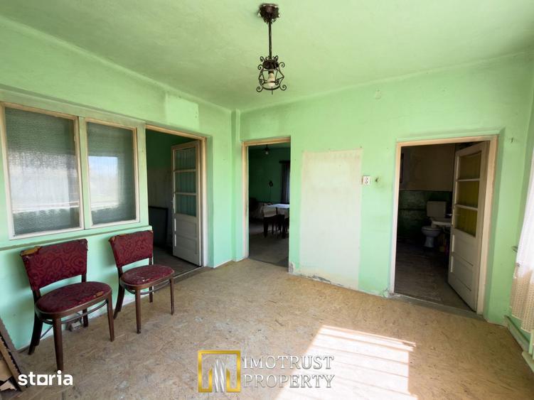 Casă cu 3 camere cu Teren 1100 Mp în Săvârșin