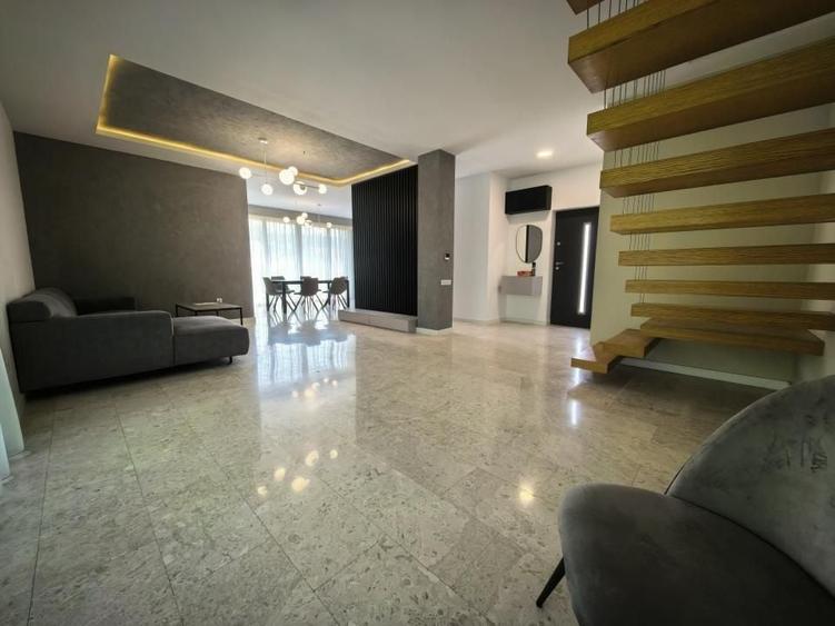 Casă individuală cu 4 camere cu Canalizare în Bucium