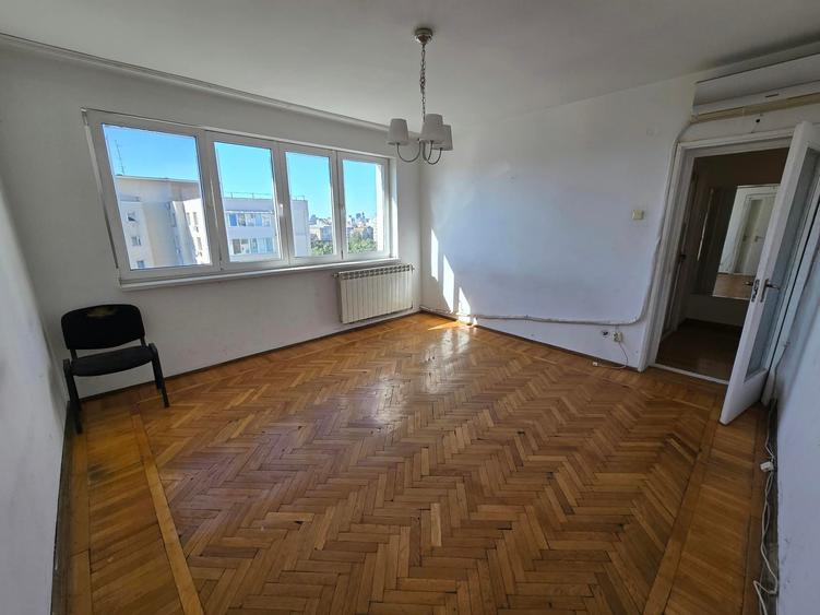 Apartament cu 3 camere decomandat în Gara de Nord