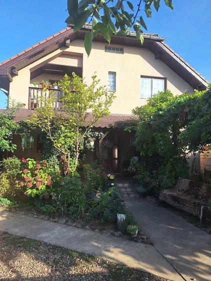 Casă cu Teren 244 Mp în Bujac