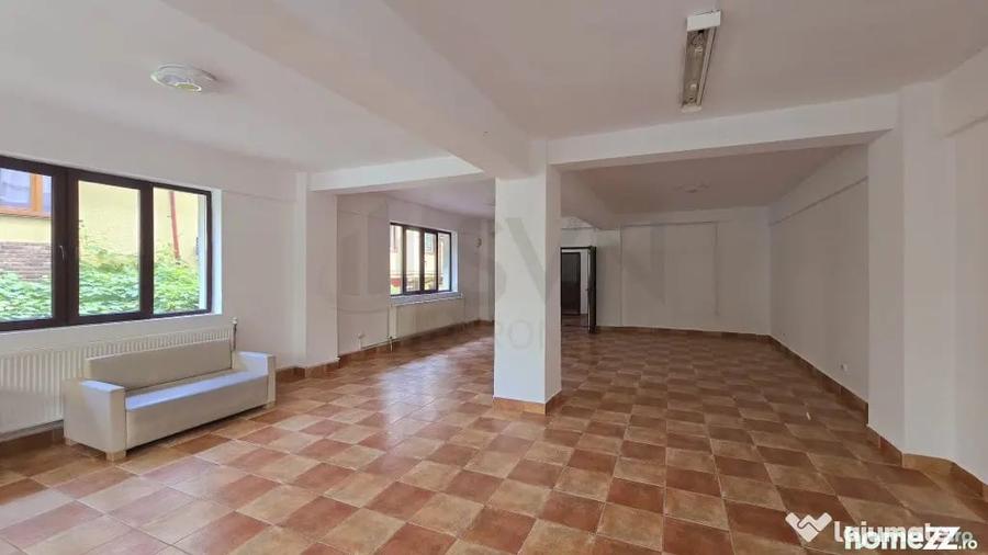 Casă cu 7 camere cu Teren 300 Mp în Rahova