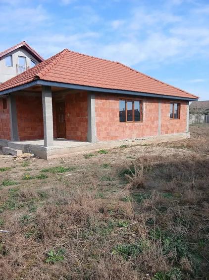 Casă cu 2 camere cu Teren 987 Mp în Peciu Nou