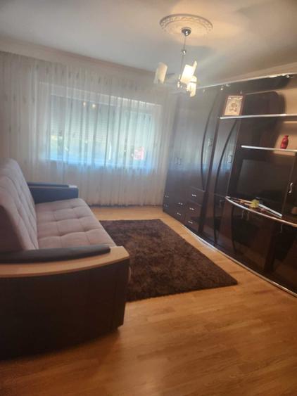 Apartament cu 3 camere decomandat în Buzaului