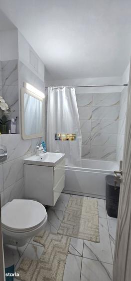 Apartament cu 2 camere decomandat în Far