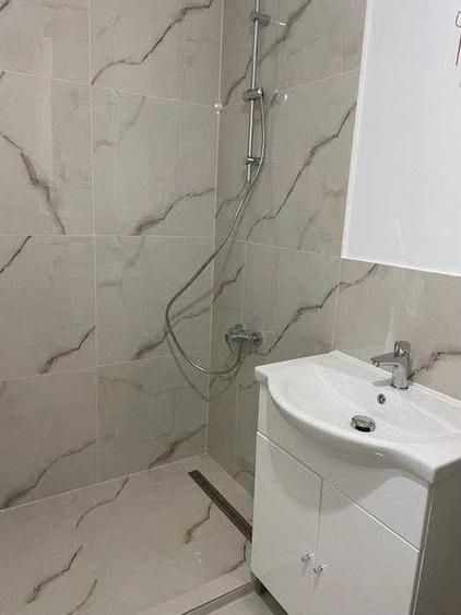 Apartament cu 3 camere decomandat în Florești