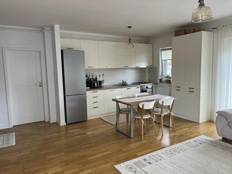 Apartament cu 3 camere decomandat în Bună Ziua