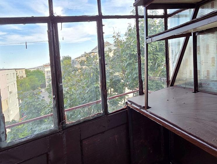 Apartament cu 2 camere semidecomandat, mobilat în Central