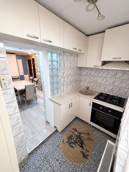 Apartament cu 2 camere decomandat în Poarta 6