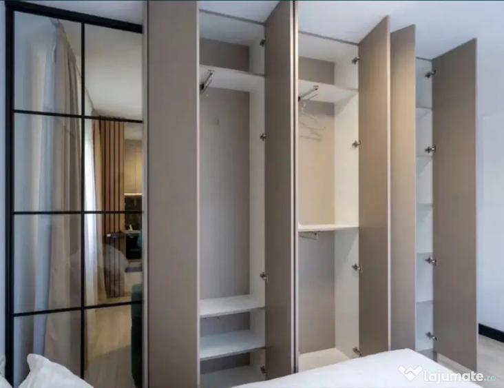 Apartament cu 3 camere decomandat în Tractorul