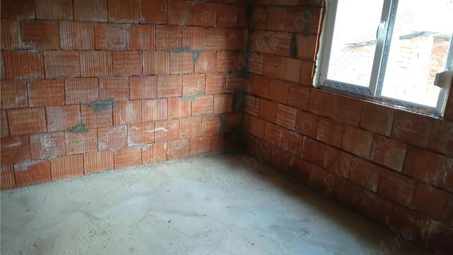 Casă cu 3 camere cu Teren 5581 Mp în Zorile