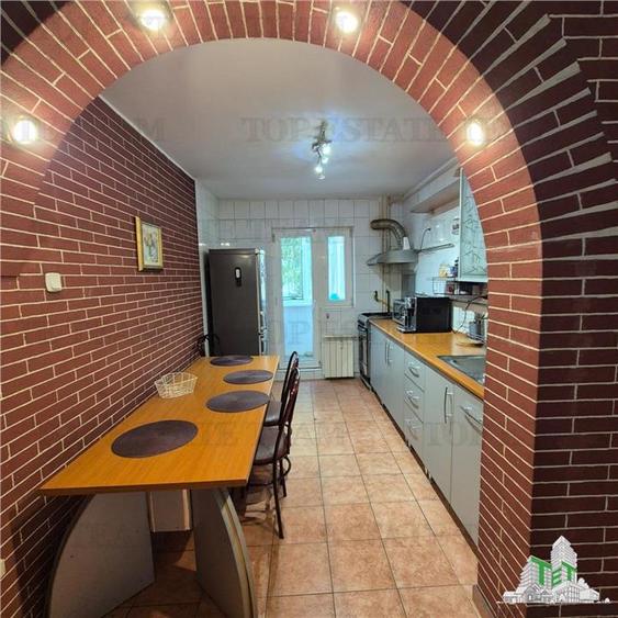 Apartament spatios cu 4 camere plus boxa accesibila din interior. - 3