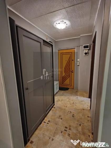 Apartament cu 3 camere semidecomandat în Brâncoveanu