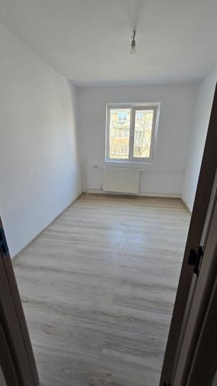 Apartament 4 camere,Dacia,et.3 - 2