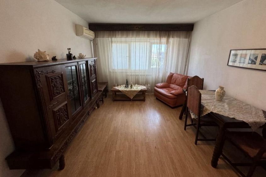 Apartament cu 3 camere decomandat în Brotăcei