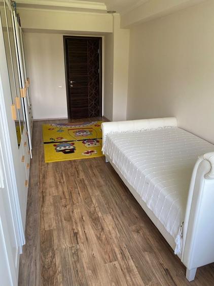Apartament cu 3 camere decomandat, mobilat în Iancu Nicolae