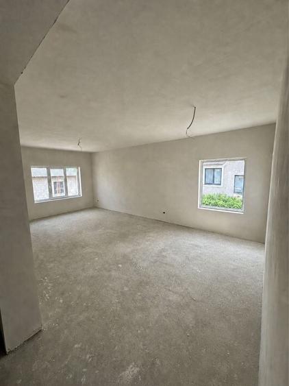 Casă cu 4 camere decomandat în Cug