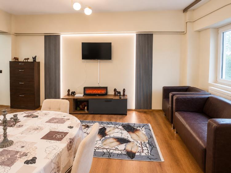 Apartament cu 3 camere decomandat, mobilat în Capitol