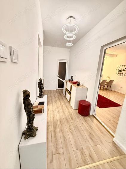 Vila 205 mp, 5 camere cu 5 bai proprii , curte . Eforie Nord - 3