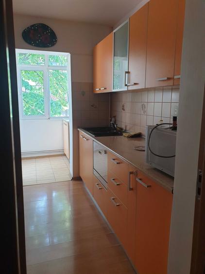 Inchiriez apartament 3 camere 9 Mai - 2