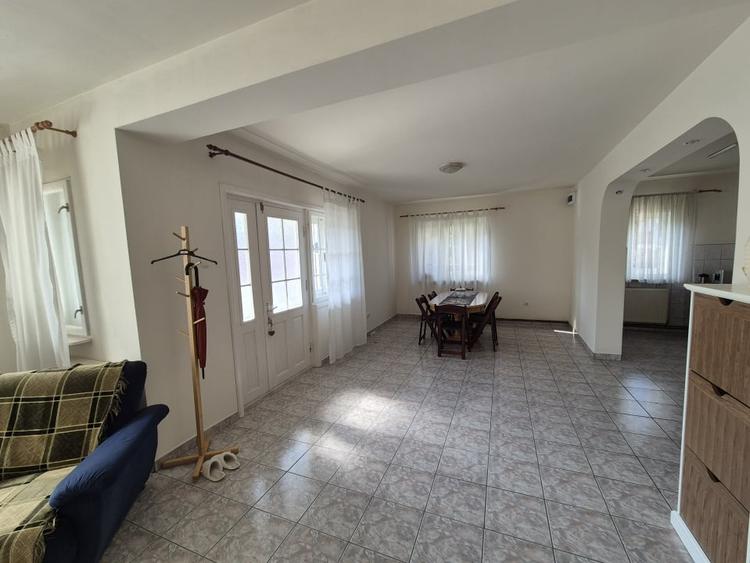 Casa cu 5 camere in Brezoi - zona centrala, dar linistita! - 10