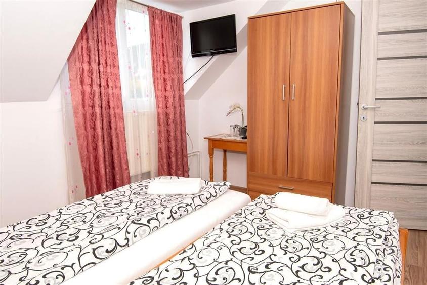 PENSIUNE P+2 | 8 CAMERE | ZONA VARTOP - ARIESENI - 10