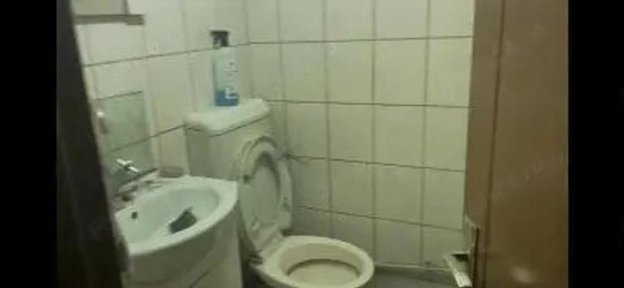 vand casa , 3 camere, curte comuna - 4