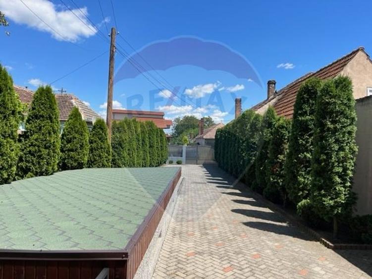 Casă  str. Progresului , Sebes, destinatie : uni/multifamiliala - 2