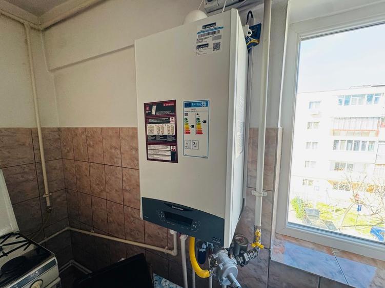 Apartament 3 camere de vânzare - C.T./2 bai/2 balcoane/Et.3 - 1