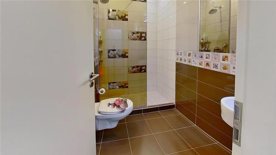 Apartament cu 3 camere decomandat, mobilat în Tractorul